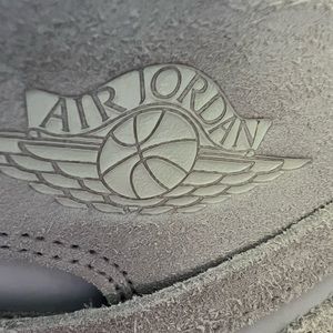Selling a brand new pair of Air Jordan 1 Zoom Air comfort